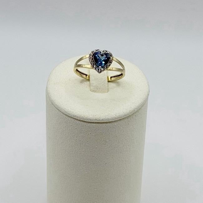 14K Gold Ring with Heart Shape Design